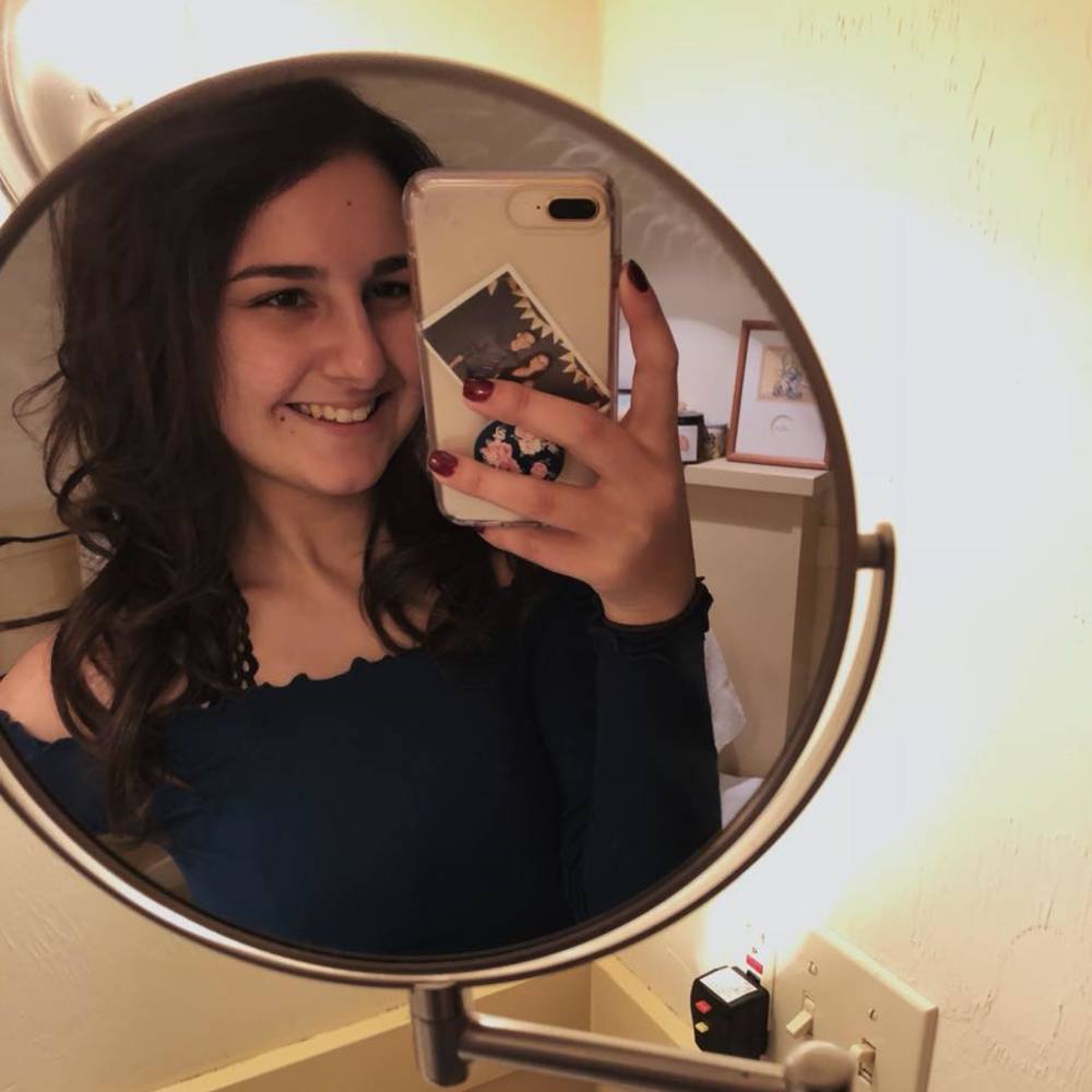 Meet your Posher, Chloe